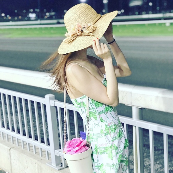 Meet your Posher, Christina - Picture 1 of 8